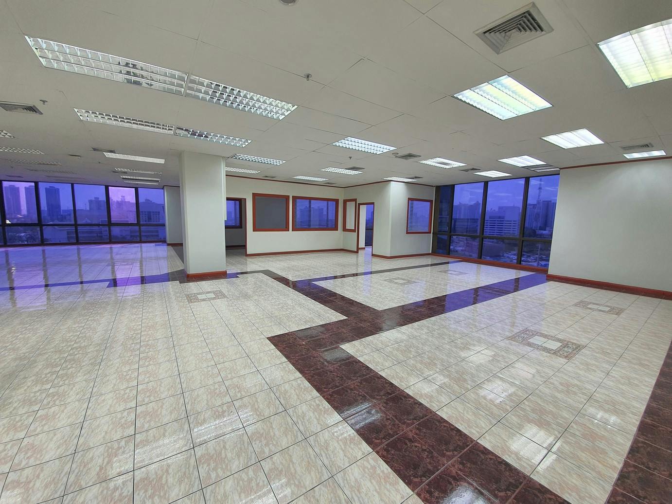 Office space for rent 461 sq.m. ใกล้ MRT ศูนย์วัฒนธรรม ห่างเพียง 100 เมตร