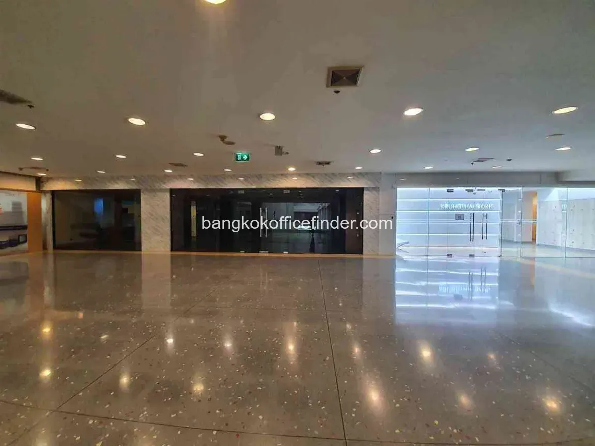 Example office unit - Ploenchit Center (bare shell) Example office unit - Ploenchit Center (bare shell)