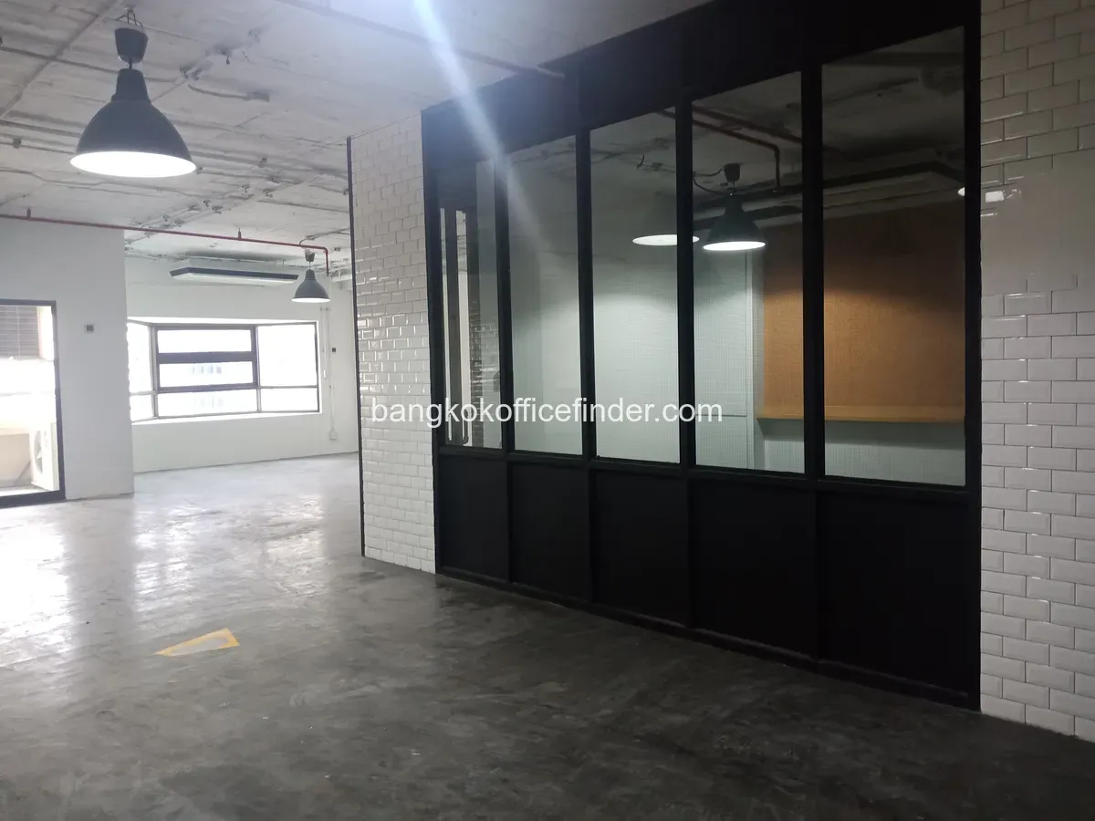 ตัวอย่างสำนักงาน อาคาร ปิยะเพลส หลังสวน (ห้องเปล่า) ตัวอย่างสำนักงาน อาคาร ปิยะเพลส หลังสวน (ห้องเปล่า)
