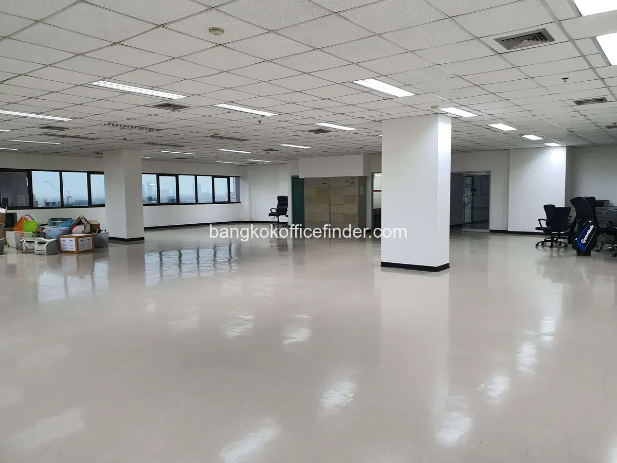 Example office unit - Sorachai Building (bare shell) Example office unit - Sorachai Building (bare shell)