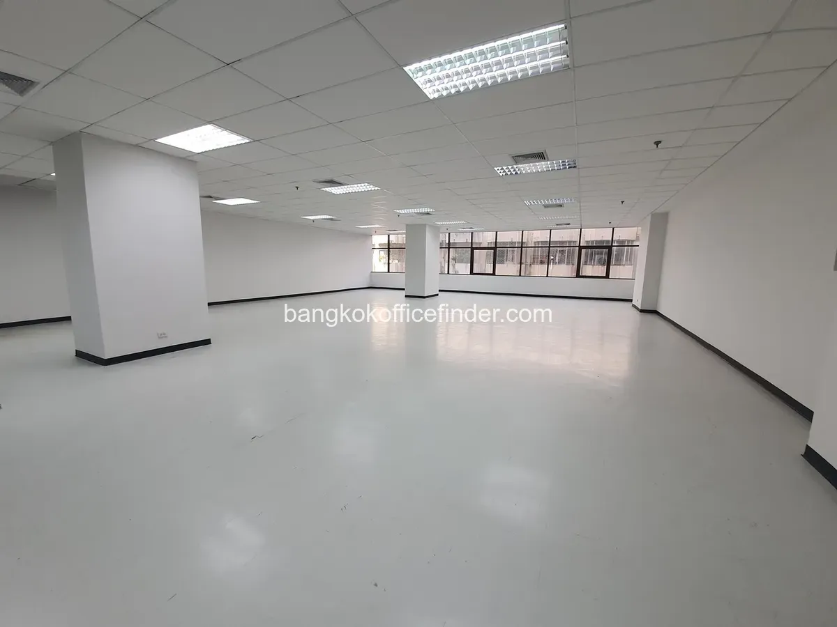 Example office unit - Mahatun Plaza (bare shell) Example office unit - Mahatun Plaza (bare shell)