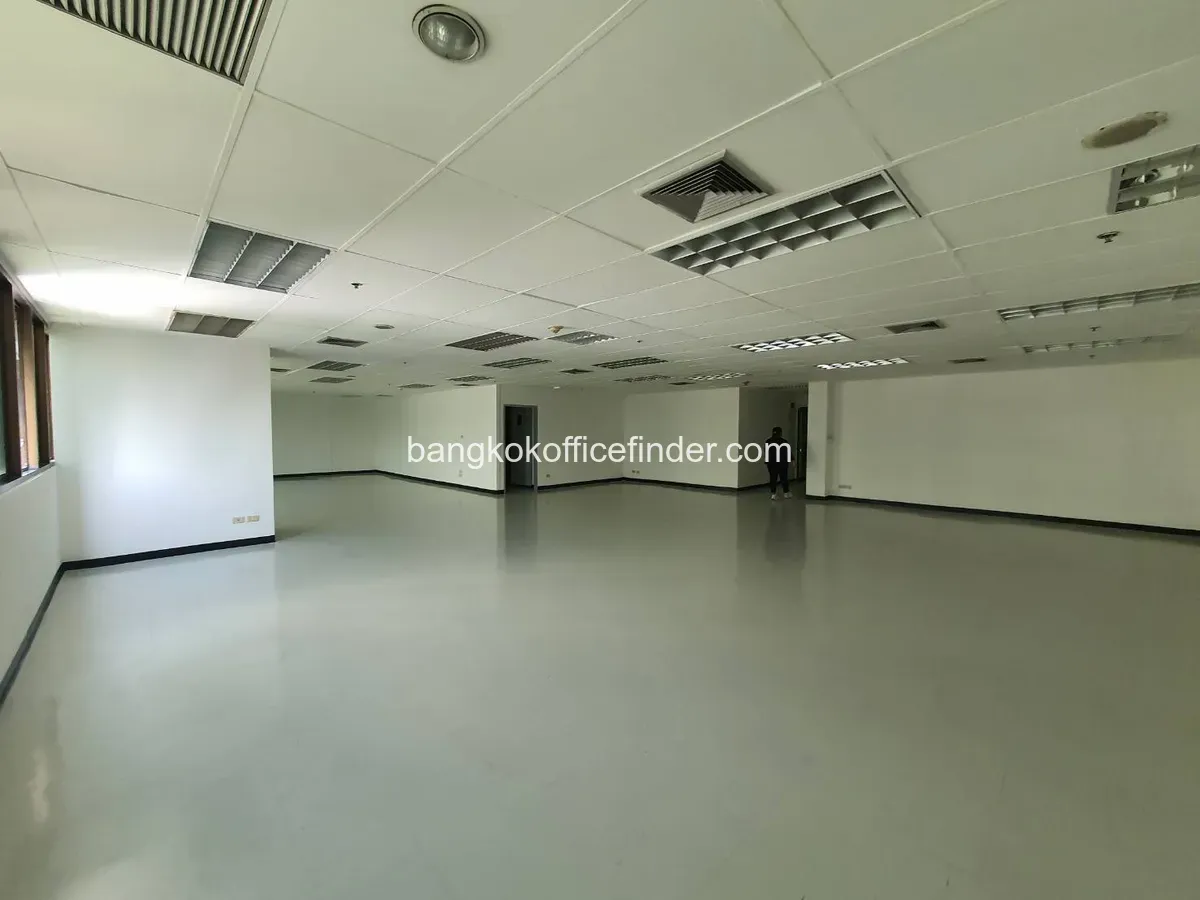 Example office unit - Vorasombat Building (bare shell) Example office unit - Vorasombat Building (bare shell)