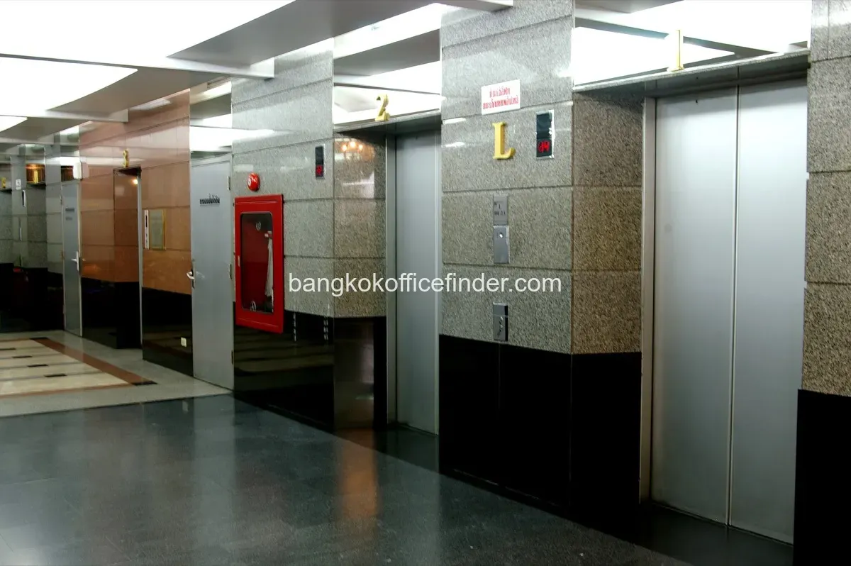 Lifts - Vongvanit Complex B Lifts - Vongvanit Complex B