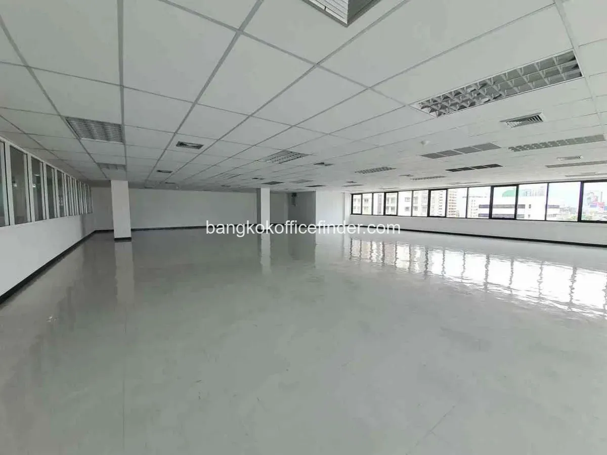 Example office unit - Chaiyo Building (bare shell) Example office unit - Chaiyo Building (bare shell)