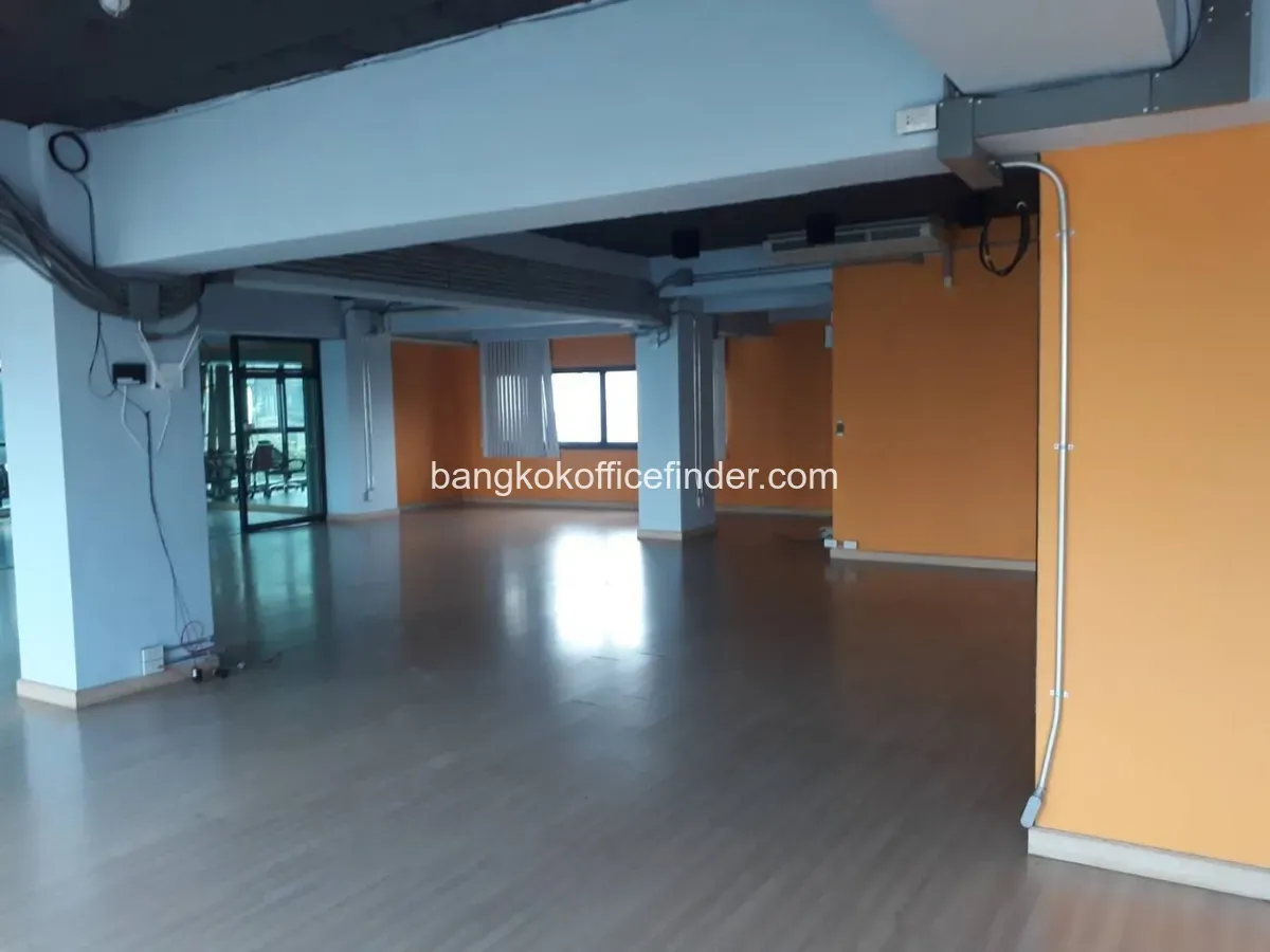 Modern Baht office building Modern Baht office building