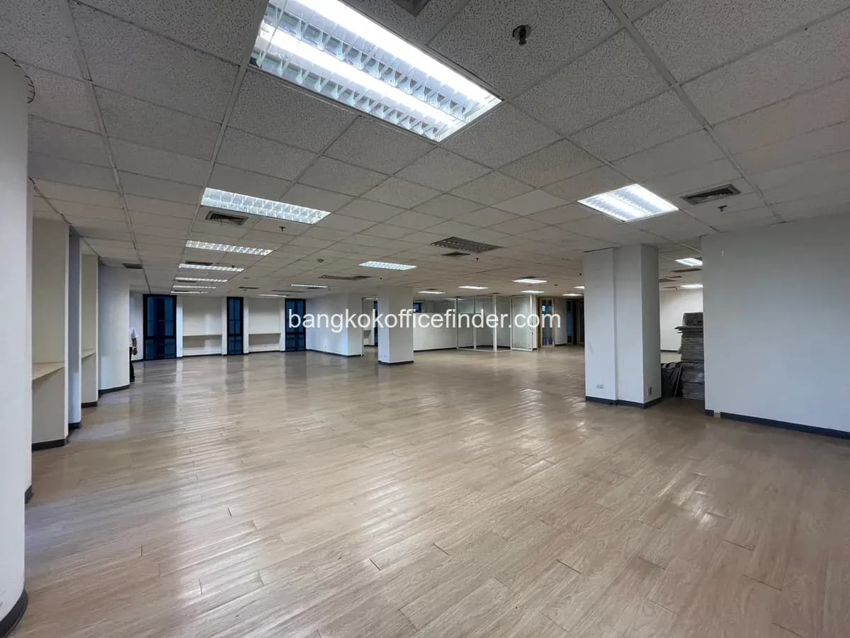 Example office unit - SP Building (bare shell) Example office unit - SP Building (bare shell)