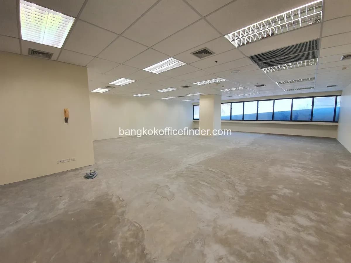 Example office unit - Thaniya Plaza (bare shell) Example office unit - Thaniya Plaza (bare shell)