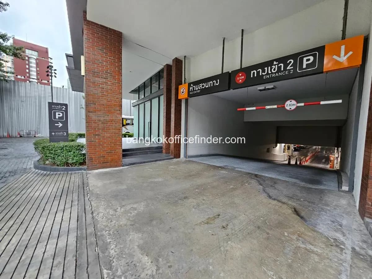 ที่จอดรถ - อาคาร เพียร์ 111 ที่จอดรถ - อาคาร เพียร์ 111