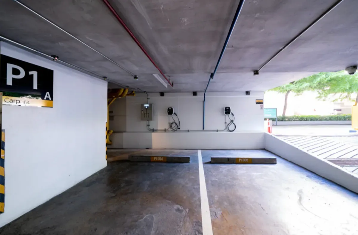 ที่จอดรถ - อาคารบางกอก ซิตี้ ทาวเวอร์ ที่จอดรถ - อาคารบางกอก ซิตี้ ทาวเวอร์