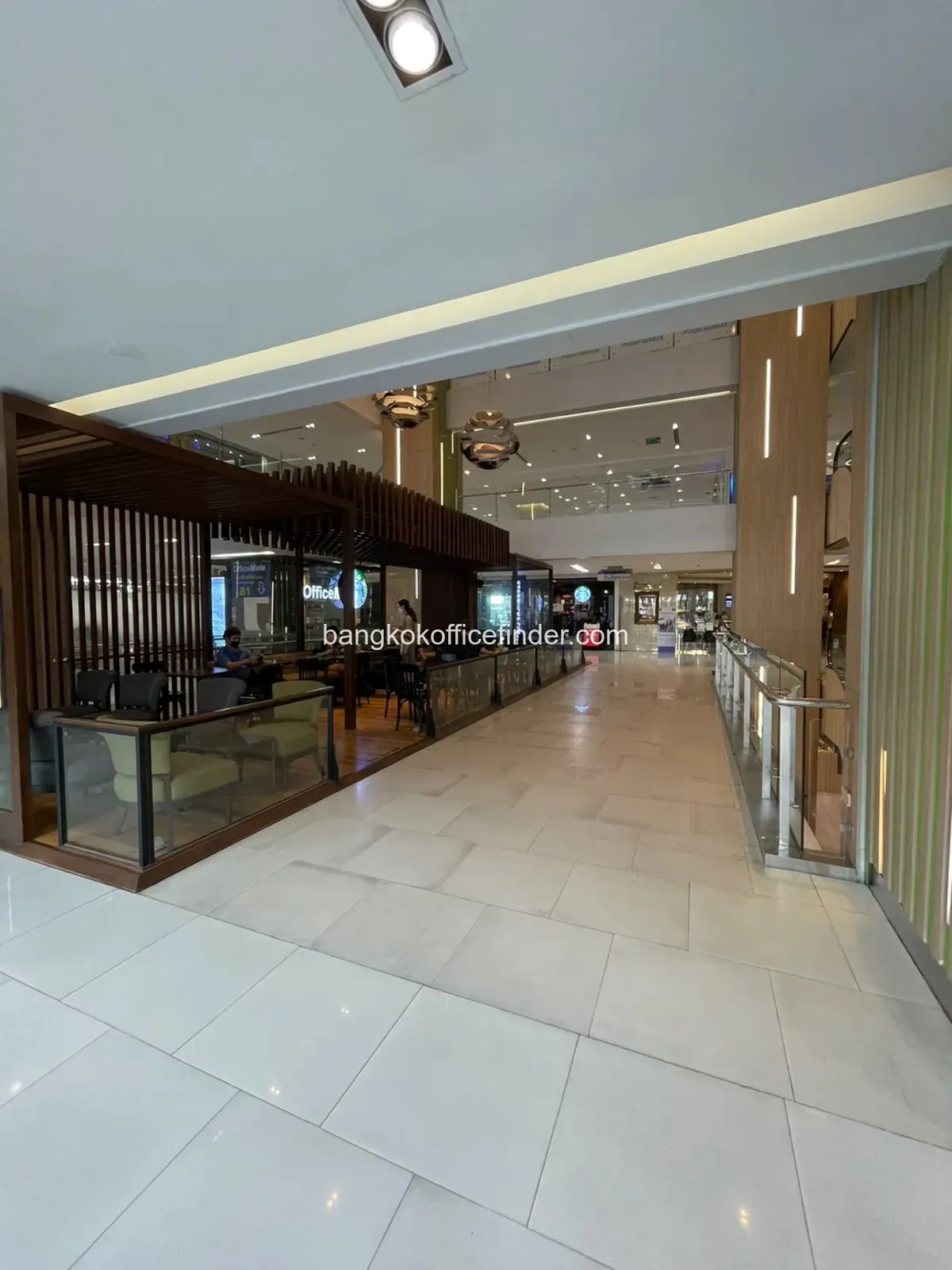 ร้านค้าภายในอาคาร - อาคารยูไนเต็ดเซ็นเตอร์ ร้านค้าภายในอาคาร - อาคารยูไนเต็ดเซ็นเตอร์
