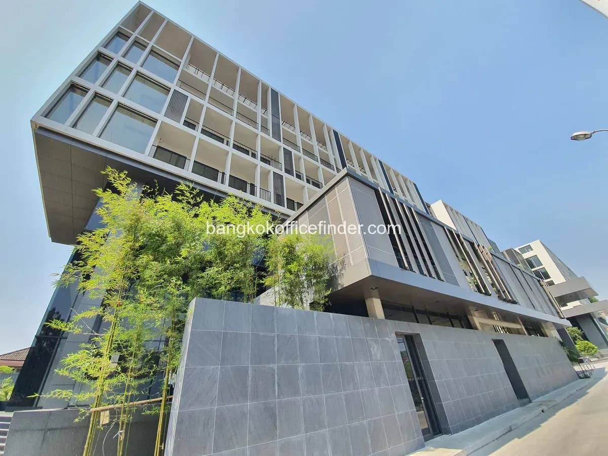 33 Space / 33 สเปซ